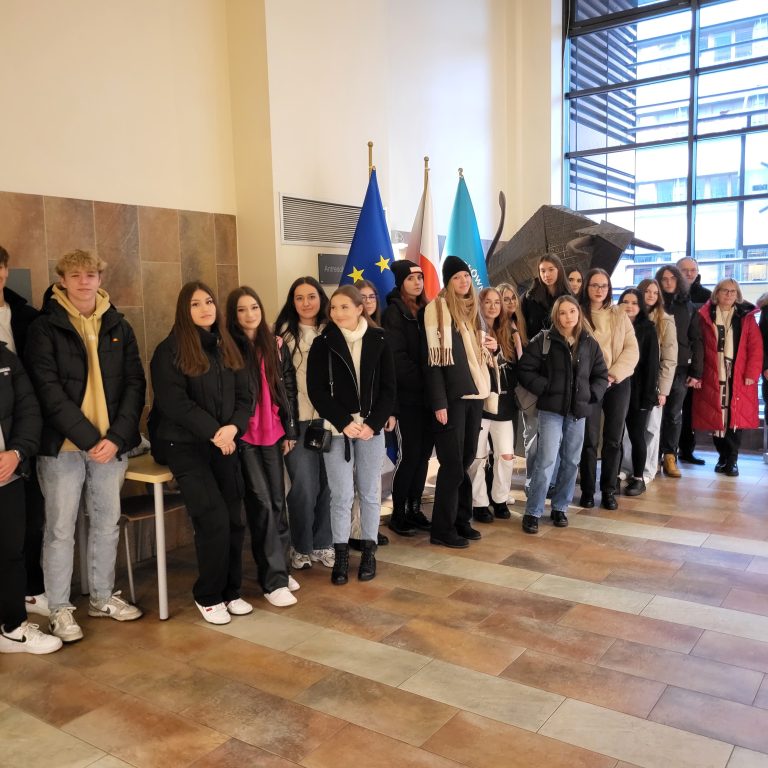 Na zdjęciu uczestnicy wyjazdu na SGH w Warszawie.